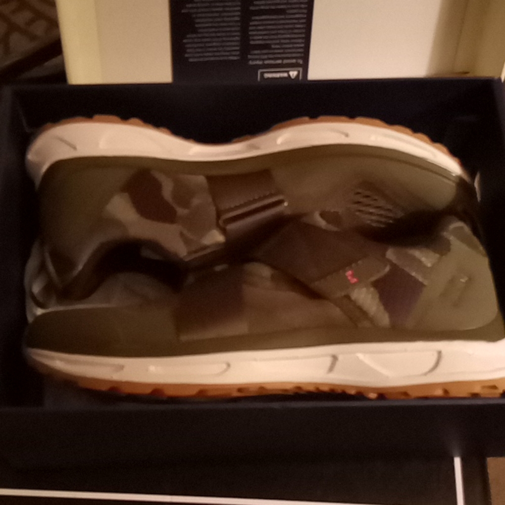 Athletic shoes